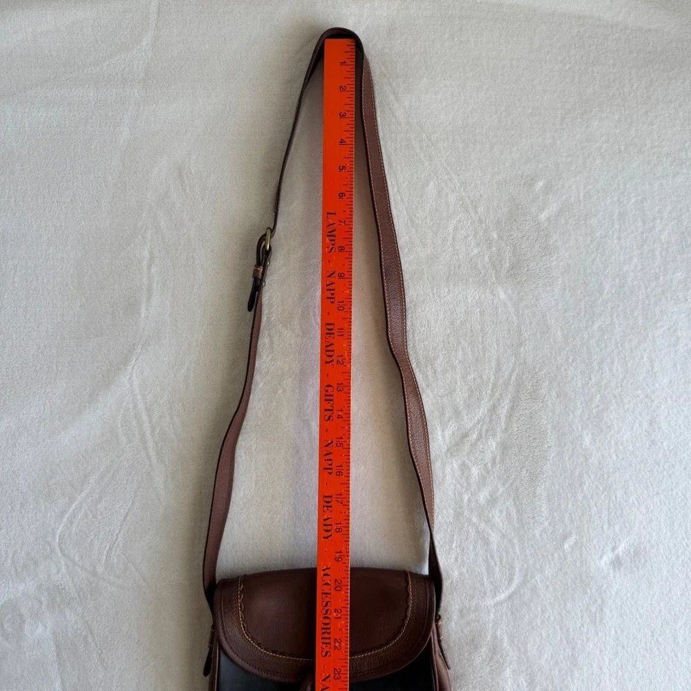 Vintage Etienne Aigner Leather Small Crossbody Purse Bag Tassles‎ Brown Black